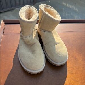 UGG Classic Tan Sheepskin Boots - size 7 - gently used